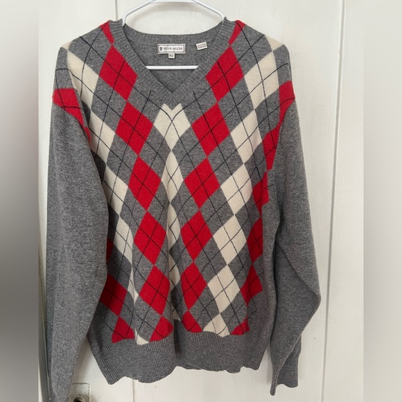 Peter Millar Men’s classic 100% cashmere sweater. SIZE XL. Excellent condition.
